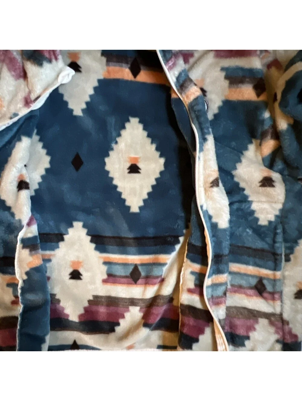Buc-ees Aztec Fleece Hooded Jacket Large Southwestern Plush Pockets Full Zip